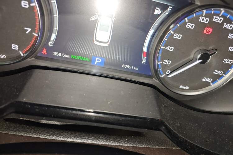 Used GAC Trumpchi GS8 2017 320T Two-Wheel Drive Luxury Smart Connectivity Version (7 Seats)