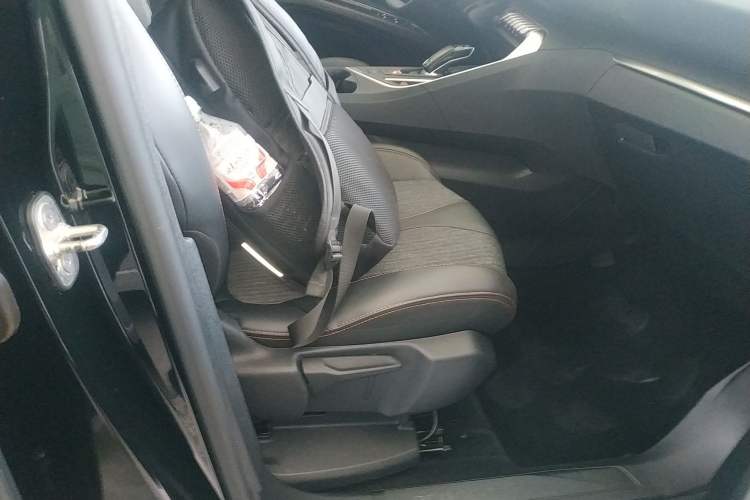 Used Peugeot 5008 2017 380THP 7-Seater Elite Edition Right Front Seat