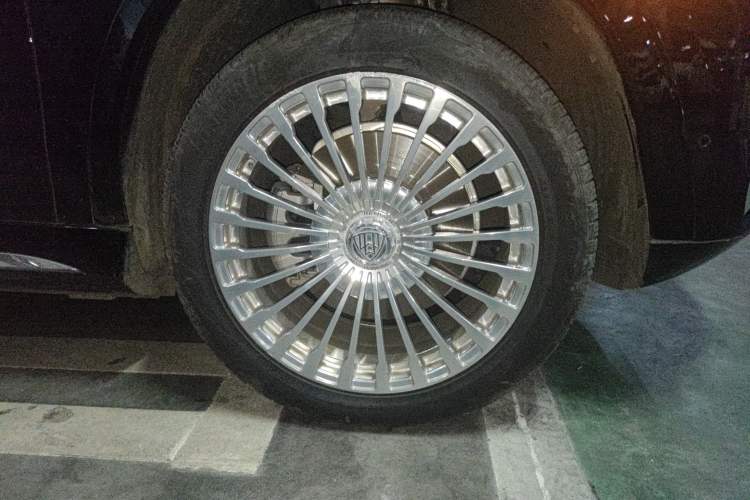 Used Mercedes-Benz GLS 2023 Refreshed GLS 450 4MATIC Luxury Edition Right Front Wheel Hub