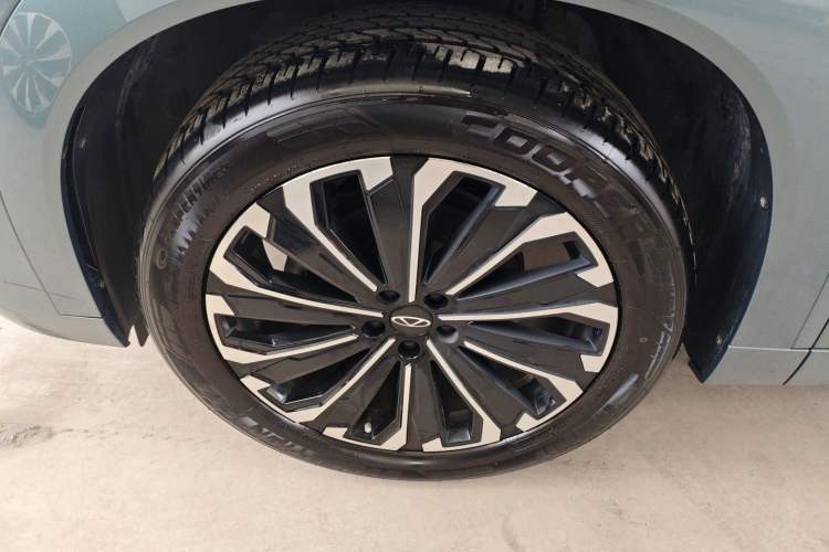 Used Chery Tiggo 9 2023 2.0T Dual-Clutch Two-Wheel Drive Luxury Edition 7 Seats
