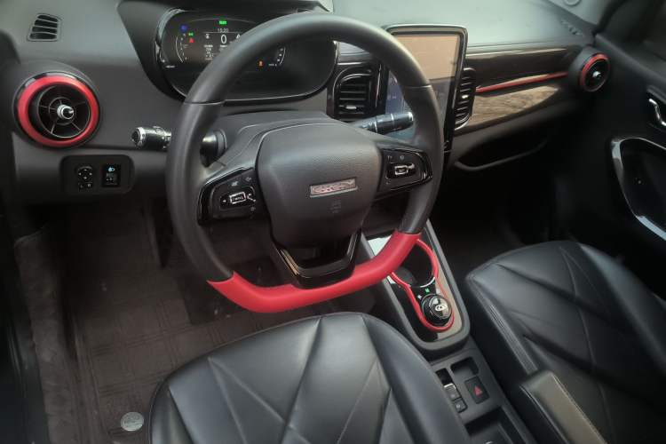 Used Chery QQ Little Ant 2022 Revised Version Sweet Pink Edition Half-Sugar Version Lithium Iron Phosphate 30.7 kWh 30 kW 301 km