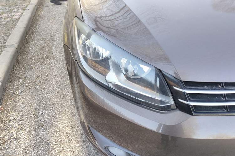 Used Volkswagen Touran 2013 1.4T Manual Fashion Edition 5 Seats Right Front Headlight