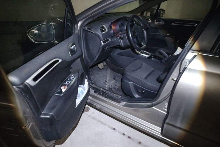 Used Citroen C4L 2015 1.8L Automatic Luxury Edition Driver Seat