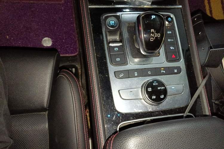 Used BYD Tang New Energy 2018 DM 2.0T All-Wheel Drive Smart Connect Elite 7-Seater China V Emission Standard Gear Lever