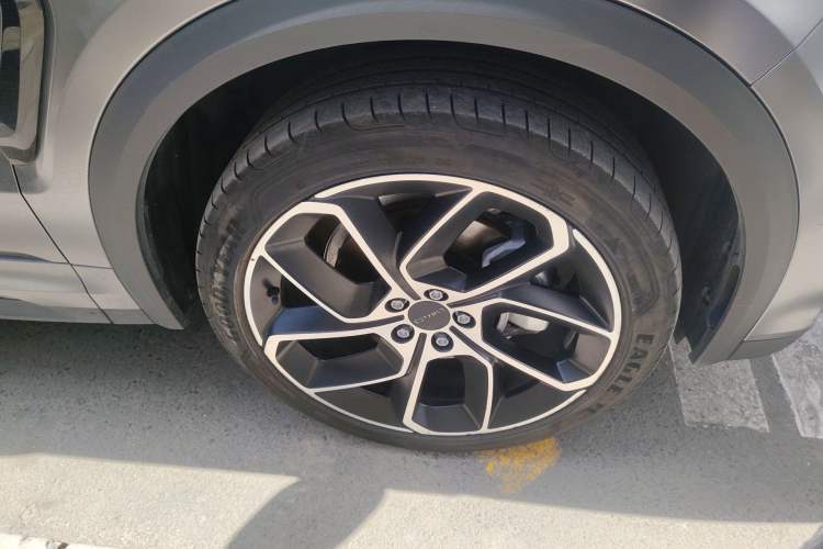 Used Lynk & Co 05 2020 2.0TD Two-Wheel Drive Shine Halo Right Front Wheel Hub