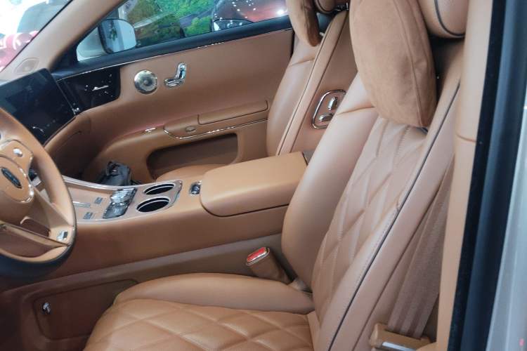 Used Hima S800 2025 Model, Range-Extended Starlight Prestige Edition, 5 Seats
