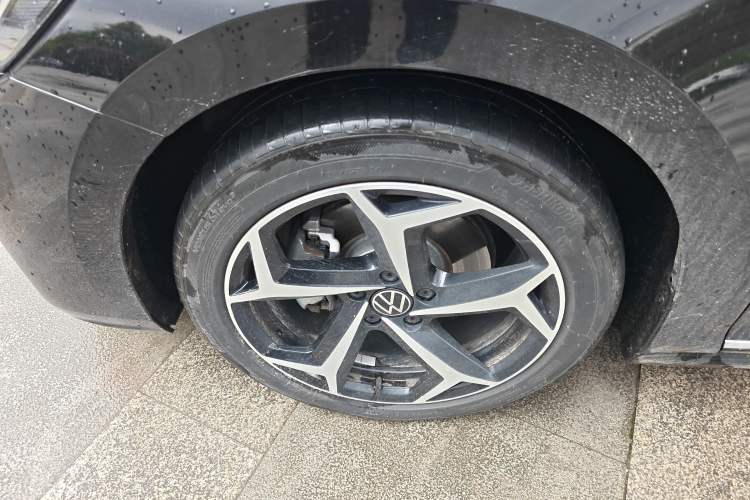 Used Volkswagen Passat 2025 Outstanding Model 330TSI Starry Elite Edition Left Front Wheel Hub