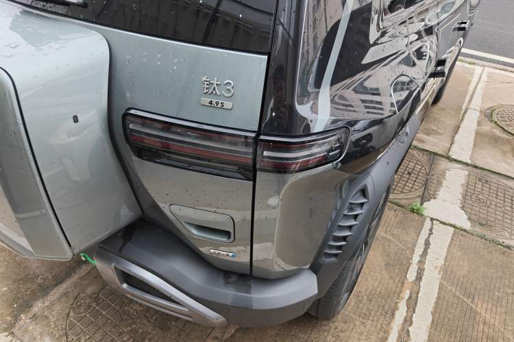 Used Formula Leopard Titanium 3 2025 501KM All-Wheel Drive Intelligent Driving Ultra Version Exterior 3