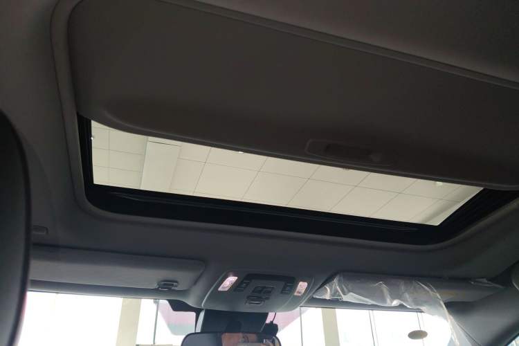 Used Toyota SIENNA 2023 2.5L Hybrid Comfort Edition Headliner