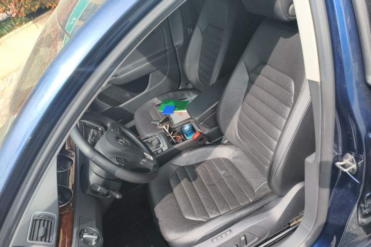 Used Volkswagen Magotan 2012 Travel Edition 2.0 TSI Luxury Version Left Front Seat