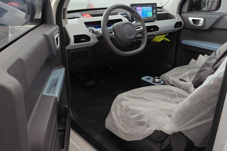 Used Geely Galaxy Panda 2024 Panda Mini 200km Endurance Bear Driver Seat