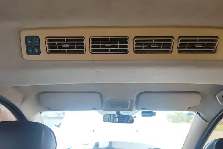 Used Dongfeng Fengon 360 2015 1.5L Manual Comfort II 7-Seater Headliner