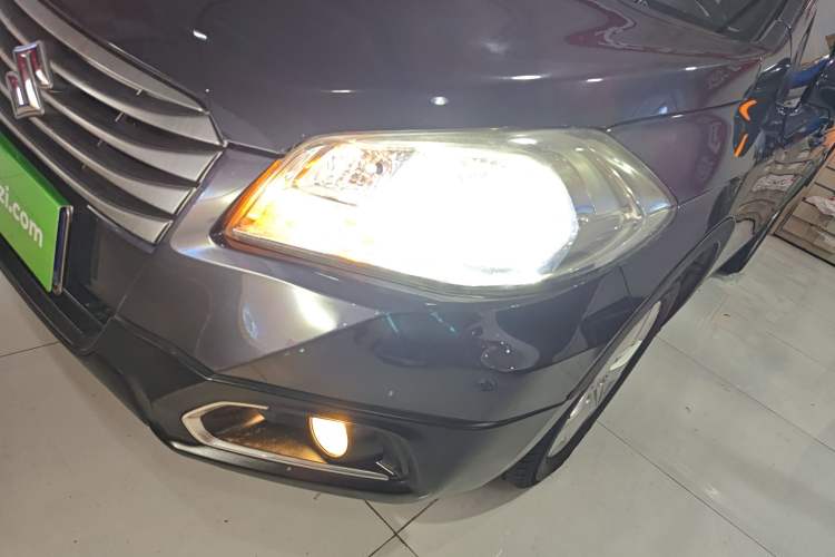 Used Suzuki S-Cross 2015 1.6L CVT Two-Wheel Drive Entry-Level Trim