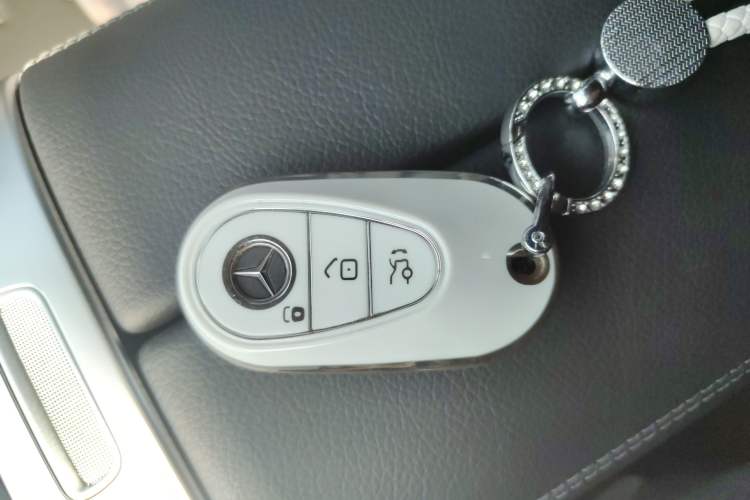 Used Mercedes-Benz C-Class 2024 Facelifted C-Class 260 L Night Edition Sports Version Vehicle Key