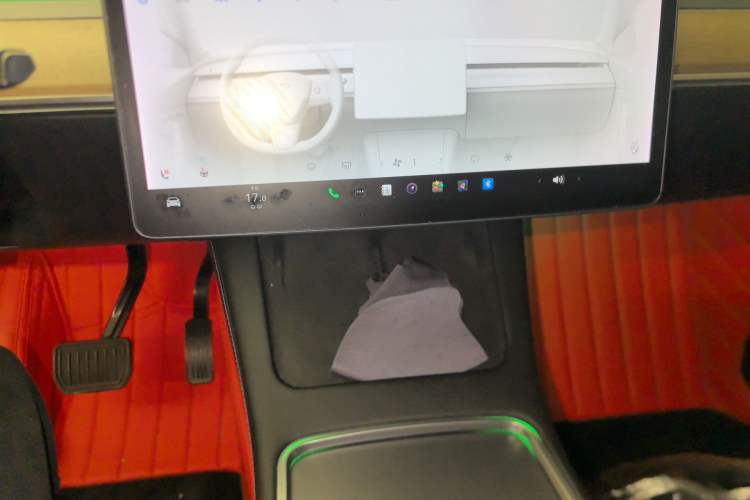 Used Tesla Model Y 2021 Standard Range Rear-Wheel Drive Version Audio And AC Panel