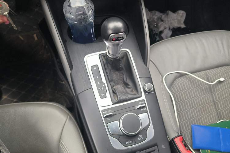 Used Audi A3 2019 Limousine 35 TFSI Fashion Edition China V standard Gear Lever