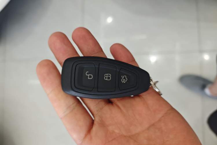 Used Ford Kuga 2019 EcoBoost 180 Two-Wheel-Drive Titanium Plus Model China VI Standard Vehicle Key