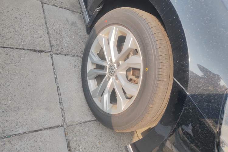 Used Volkswagen Magotan 2017 330TSI DSG Luxury Model Right Front Wheel Hub