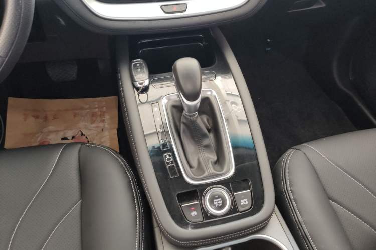 Used JETOUR X70M 2020 Revised Version 1.5T DCT Companion Edition 5 Seats Gear Lever