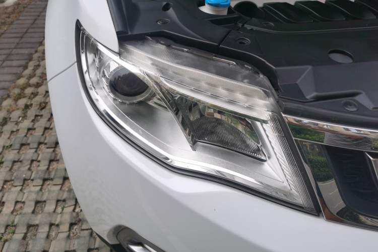 Used Geely Auto Emgrand X7 Sport 2016 1.8TD Automatic Smart Connectivity Version Right Front Headlight