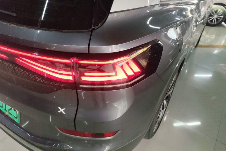 Used Volkswagen ID.6 X 2021 Prime Smart Four-Wheel Drive Edition Right Rear Taillight