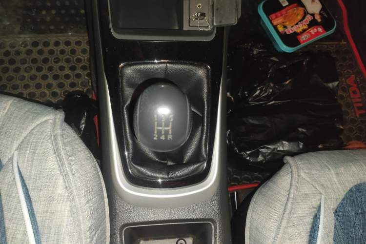 Used Nissan Tiida 2016 1.6L Manual Cool Edition
