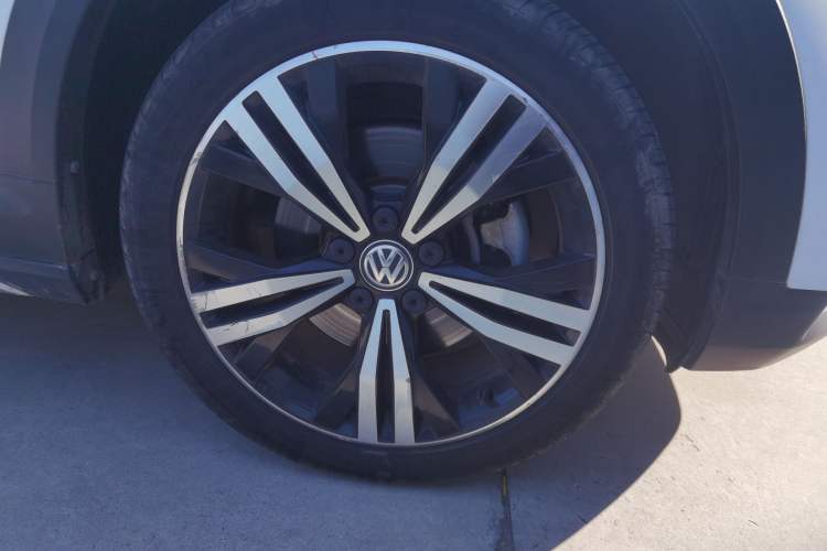 Used Volkswagen Touran 2021 Tiguan L 280TSI DSG Boundary Edition 6-Seater Right Front Wheel Hub