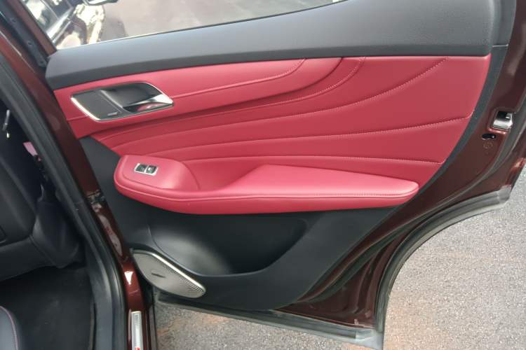 Used MG HS 2018 30T Automatic Two-Wheel Drive Trophy Edition—High-Octane V-Model