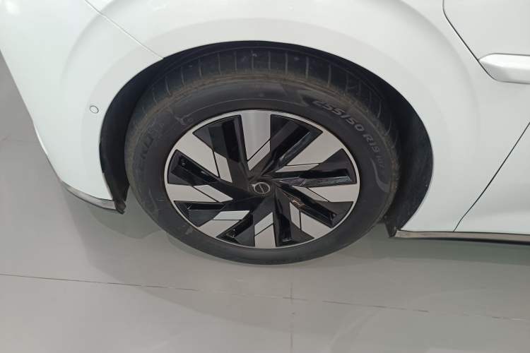 Used Volvo EM90 2025 Ultra Six-Seater