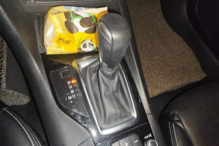 Used Mazda Mazda 3 Axela 2016 Sedan 1.5L Automatic Luxury Model
