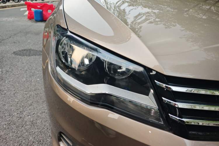 Used Volkswagen Bora 2014 1.6L Automatic Comfort Model Right Front Headlight