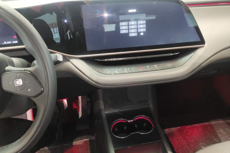 Used Hongqi EH7 2025 640 All-Wheel Drive Smart Selection Edition Audio And AC Panel