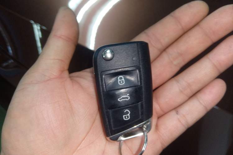 Used Volkswagen Touran 2016 Volkswagen Touran L 330TSI DSG Luxury Edition Vehicle Key