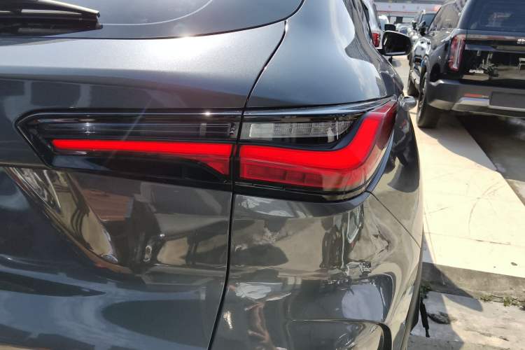 Used CHANGAN OSHAN X5 2021 Revised Version 1.5T DCT Luxury Edition Exterior 3