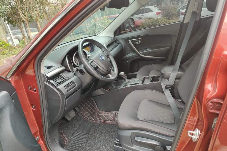 Used Bestune X80 2016 2.0L automatic Comfort trim level