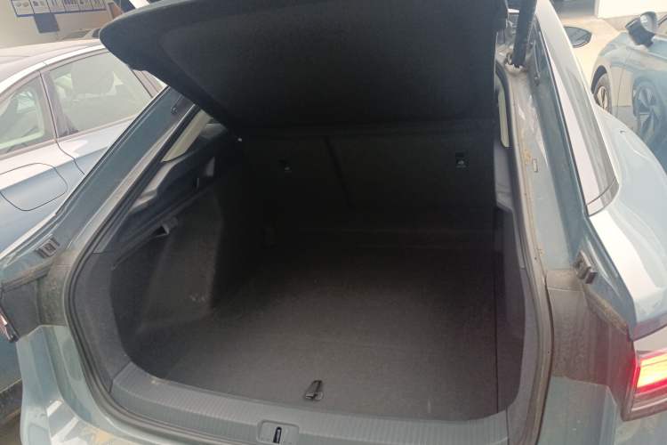 Used Volkswagen ID.7 VIZZION 2024 AIR model Trunk