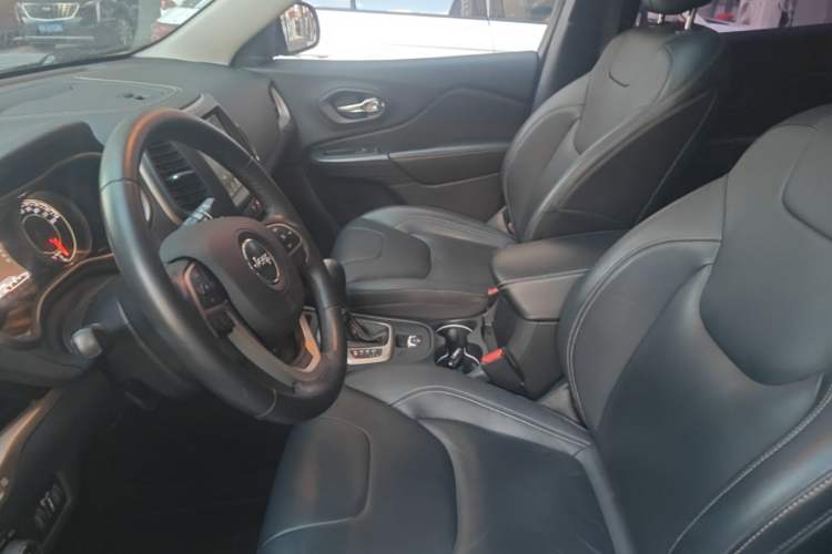 Used Jeep Cherokee 2016 2.0L Superior Edition