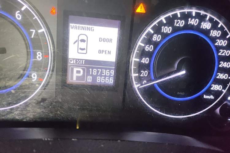 Used Infiniti G Series 2013 G25 Sedan Luxury Sport Edition Odometer Close Up