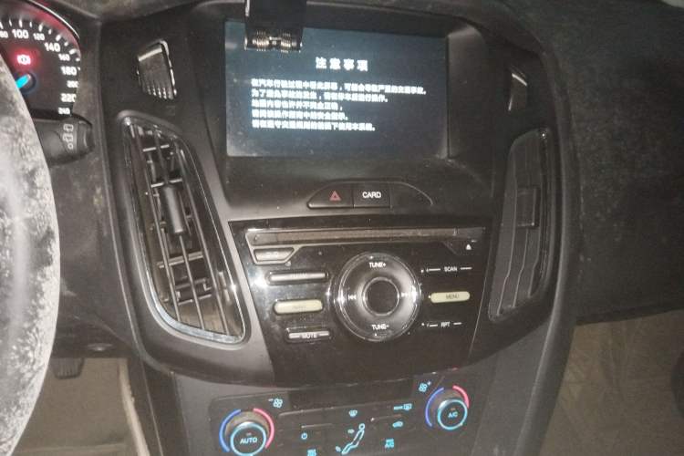 Used Ford Focus 2017 Hatchback 1.6L Manual Fashion Edition SmartDrive Version Audio And AC Panel