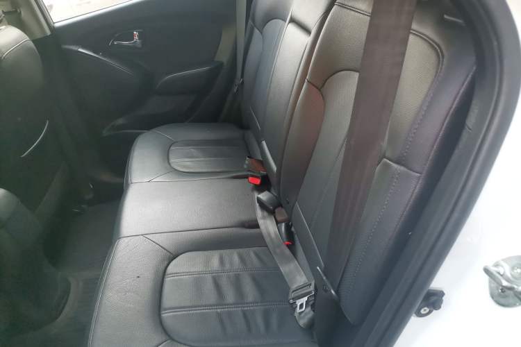 Used Hyundai ix35 2015 2.0L Automatic 2WD Smart Type China IV