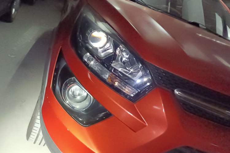 Used BAIC Senova X25 2015 1.5L Manual Elite Edition Right Front Headlight