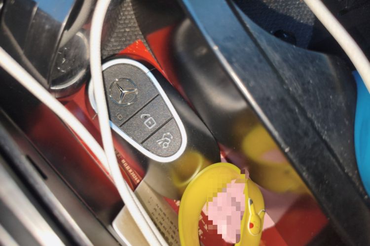 Used Mercedes-Benz C-Class 2024 Facelifted C-Class 260 L Night Edition Sports Version Vehicle Key