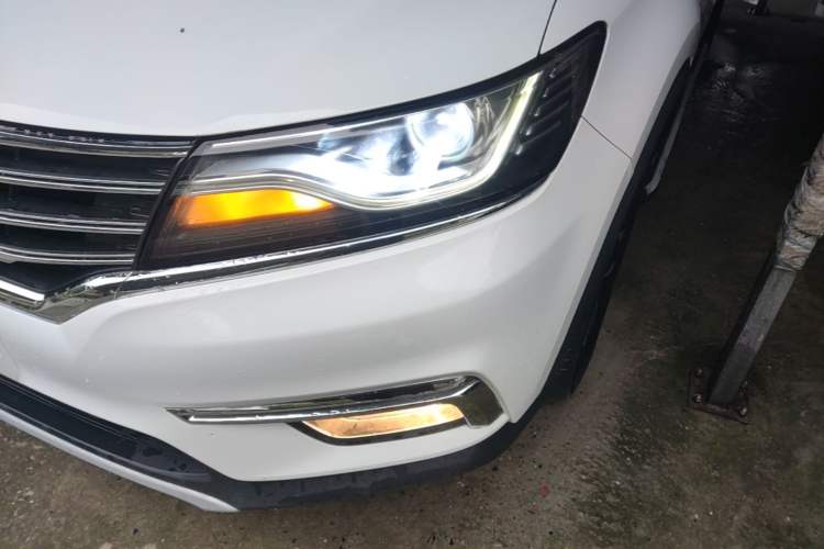 Used Roewe RX5 2018 30T Two-Wheel Drive Automatic Internet Smart Edition
