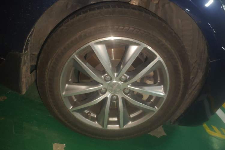 Used Infiniti Q50L 2018 2.0T Comfort Edition China V Standard Right Front Wheel Hub