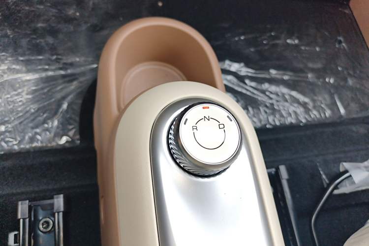 Used Wuling Hongguang MINIEV 2025 Four-Door Version Advanced Edition Gear Lever