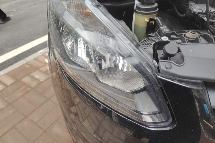 Used Ford Transit 2021 2.0T Diesel Manual Advanced Commercial Traveler Mid-Chassis Mid-Roof 9-Seater China VI