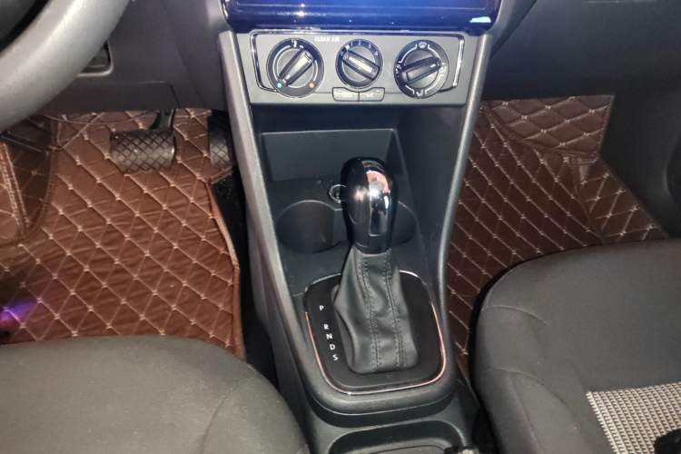 Used Volkswagen Polo 2016 1.4L Automatic Trendy Model Gear Lever