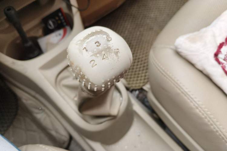 Used Nissan Livina 2013 1.6XE Manual Comfort Edition Gear Lever