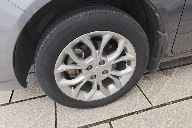 Used Geely Auto Vision 2018 1.5L Automatic Prestige Model Left Front Wheel Hub