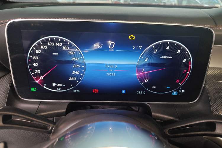 Used Mercedes-Benz GLC 2023 Facelift GLC 260 L 4MATIC Dynamic Version 5 Seats Instrument Cluster